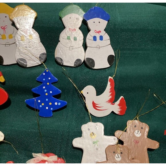 Vintage Christmas 20 Flat Wooden Hand Painted Ornament Lot Santa Snowmen Bears - Picture 6 of 16